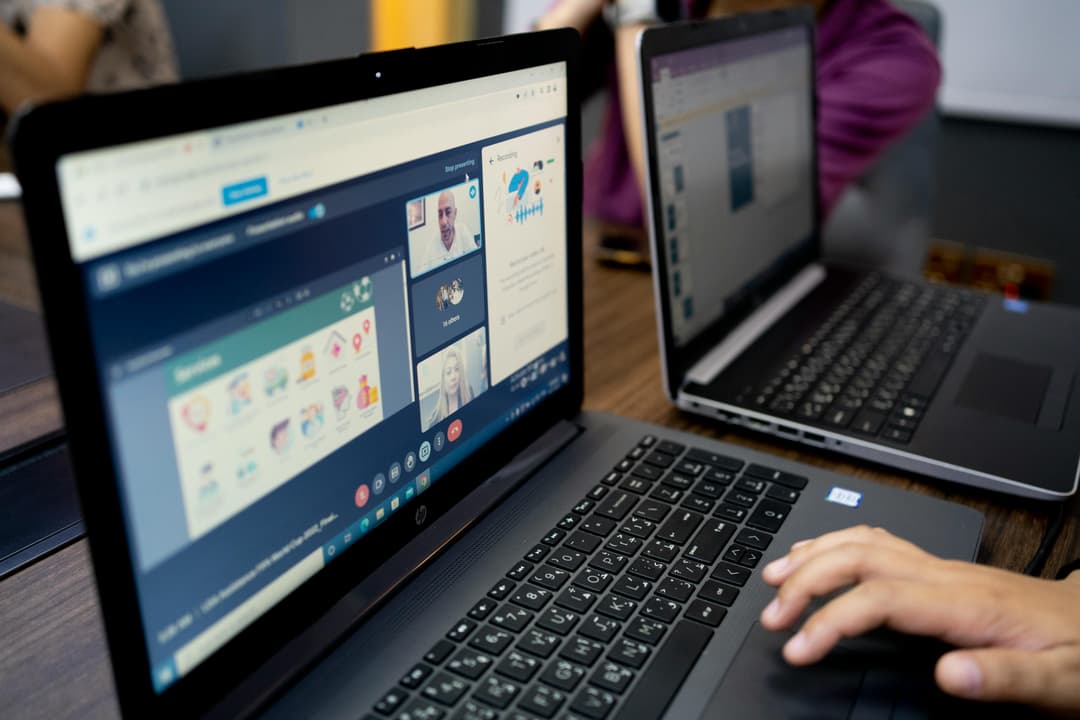 auf einem Laptop geöffneter LMS-Kurs