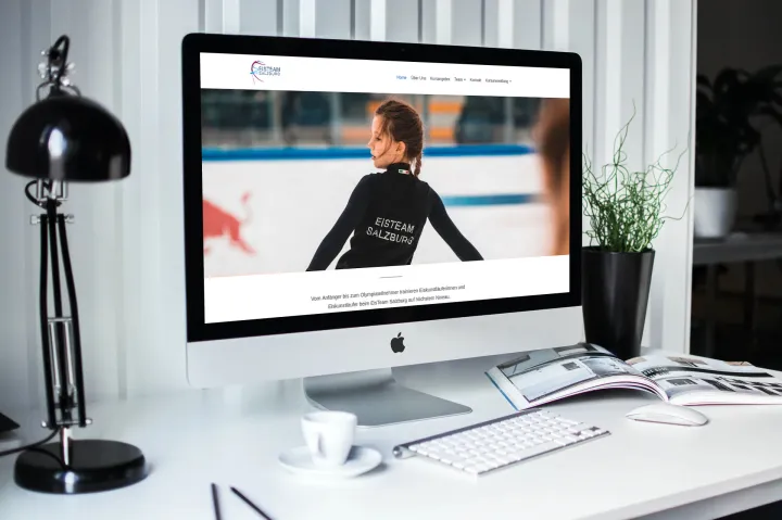 Eisteam Website am Computer